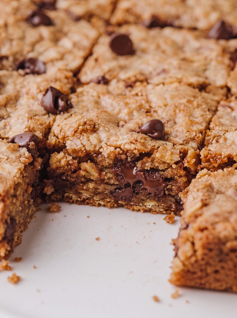 Oatmeal Cookie Bars: Cozy & Delicious Treats